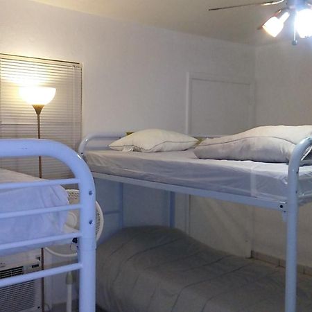 Downtown Hollywood Beach Students' Dorm Ostello Esterno foto