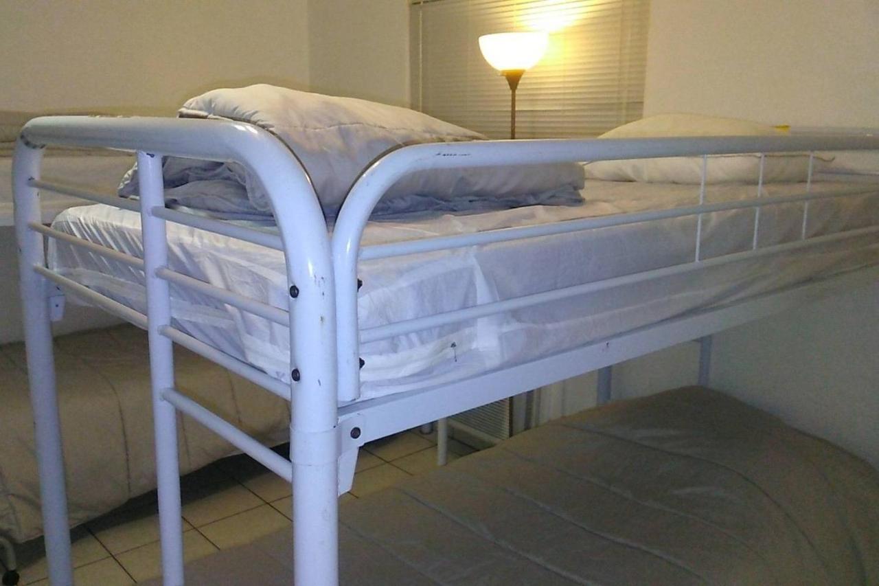 Downtown Hollywood Beach Students' Dorm Ostello Esterno foto