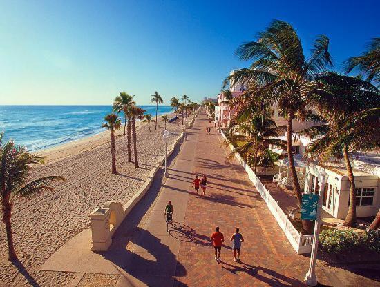 Downtown Hollywood Beach Students' Dorm Ostello Esterno foto